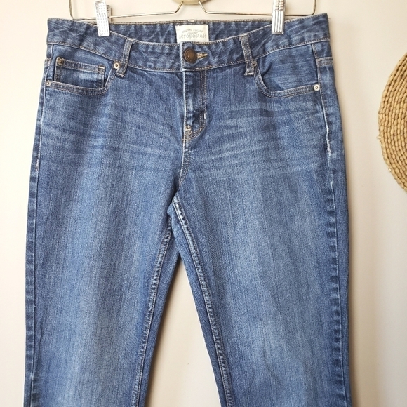 𝅺Aeropostale Bayla Skinny Jeans 11/12 Short - Picture 2 of 9